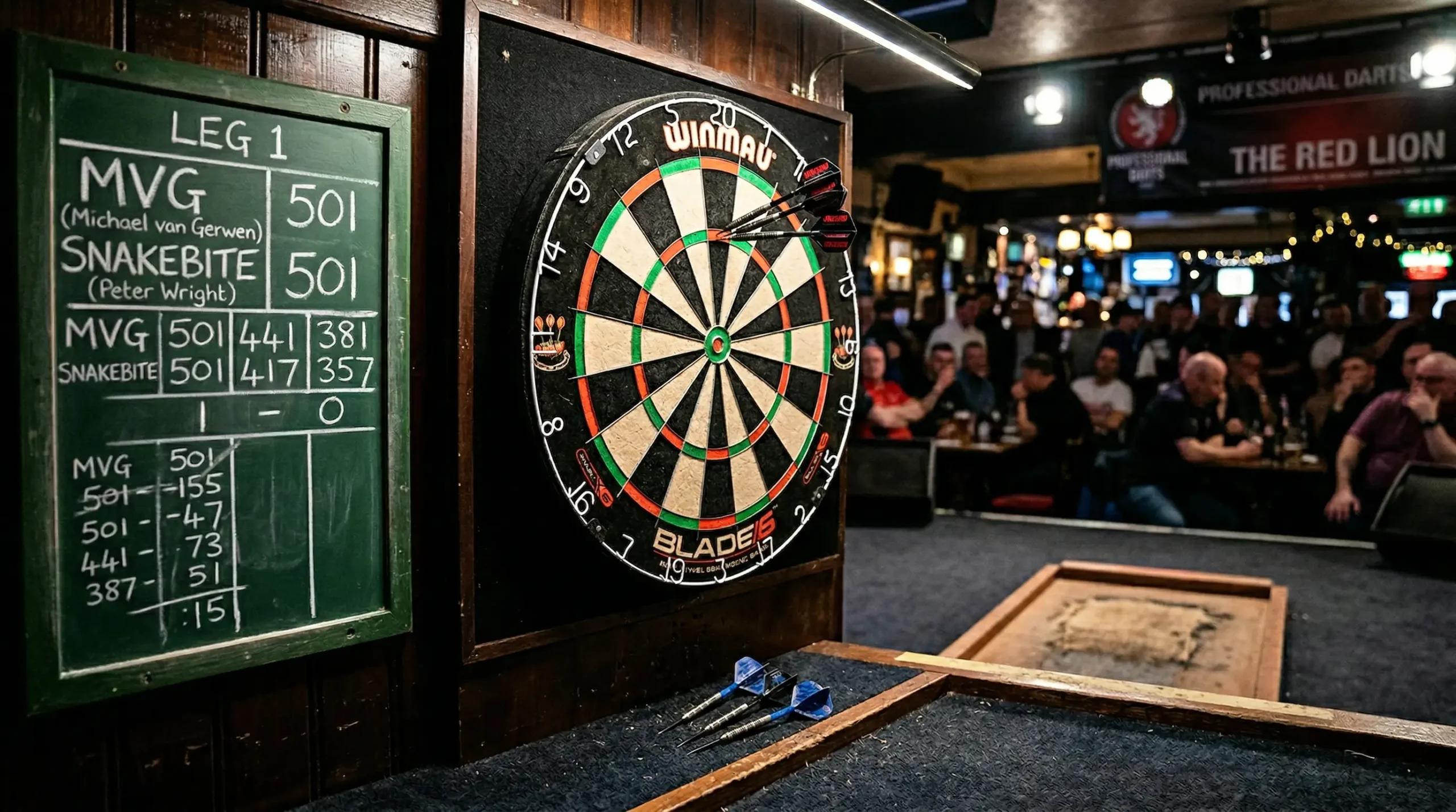 Dartbord met scorebord en dartpijlen op oche